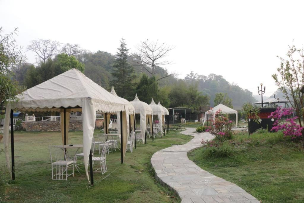 Grand Norling Hotel'S Resort Катманду Екстериор снимка
