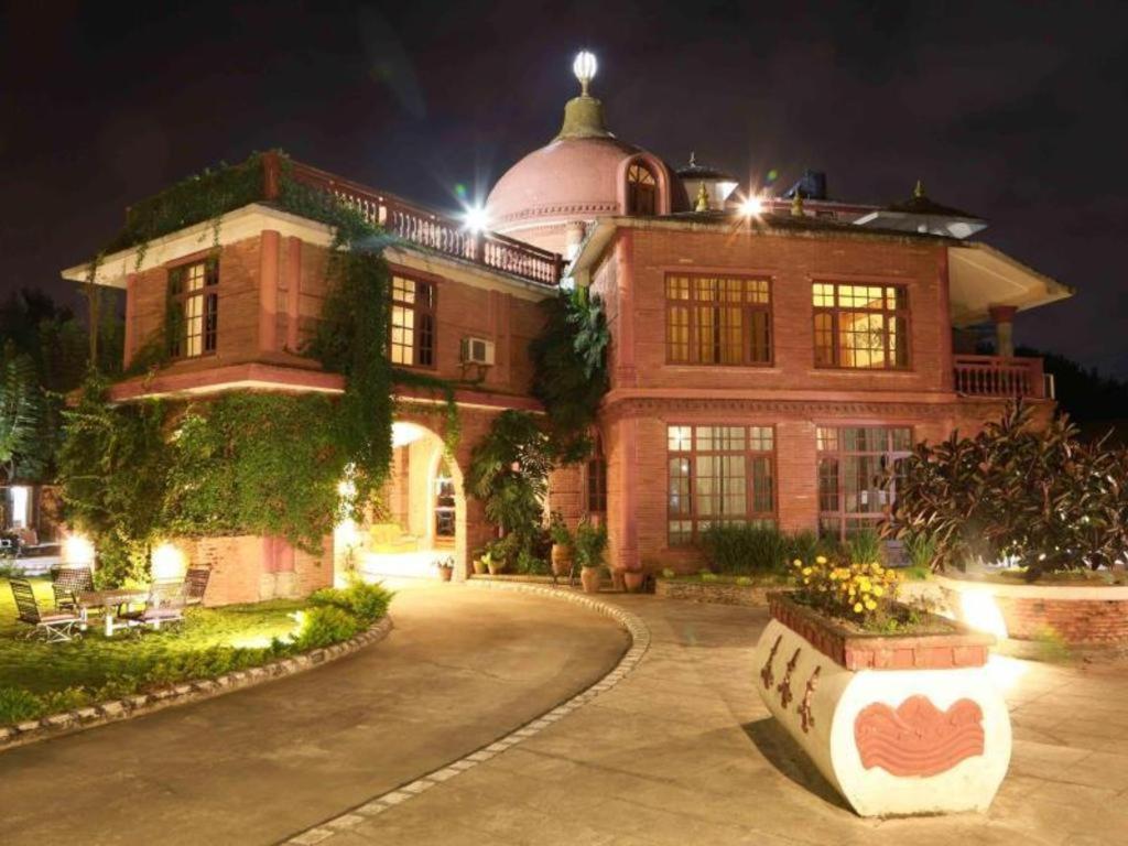 Grand Norling Hotel'S Resort Катманду Екстериор снимка