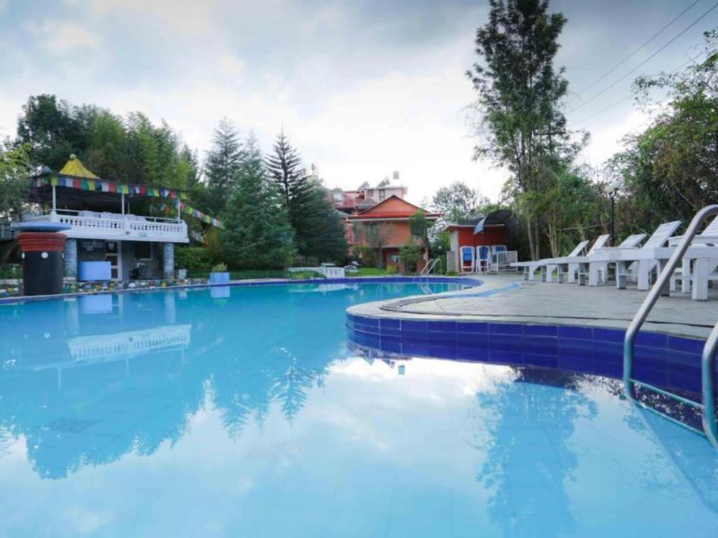 Grand Norling Hotel'S Resort Катманду Екстериор снимка