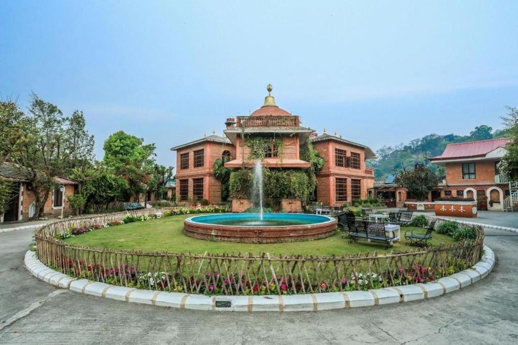 Grand Norling Hotel'S Resort Катманду Екстериор снимка