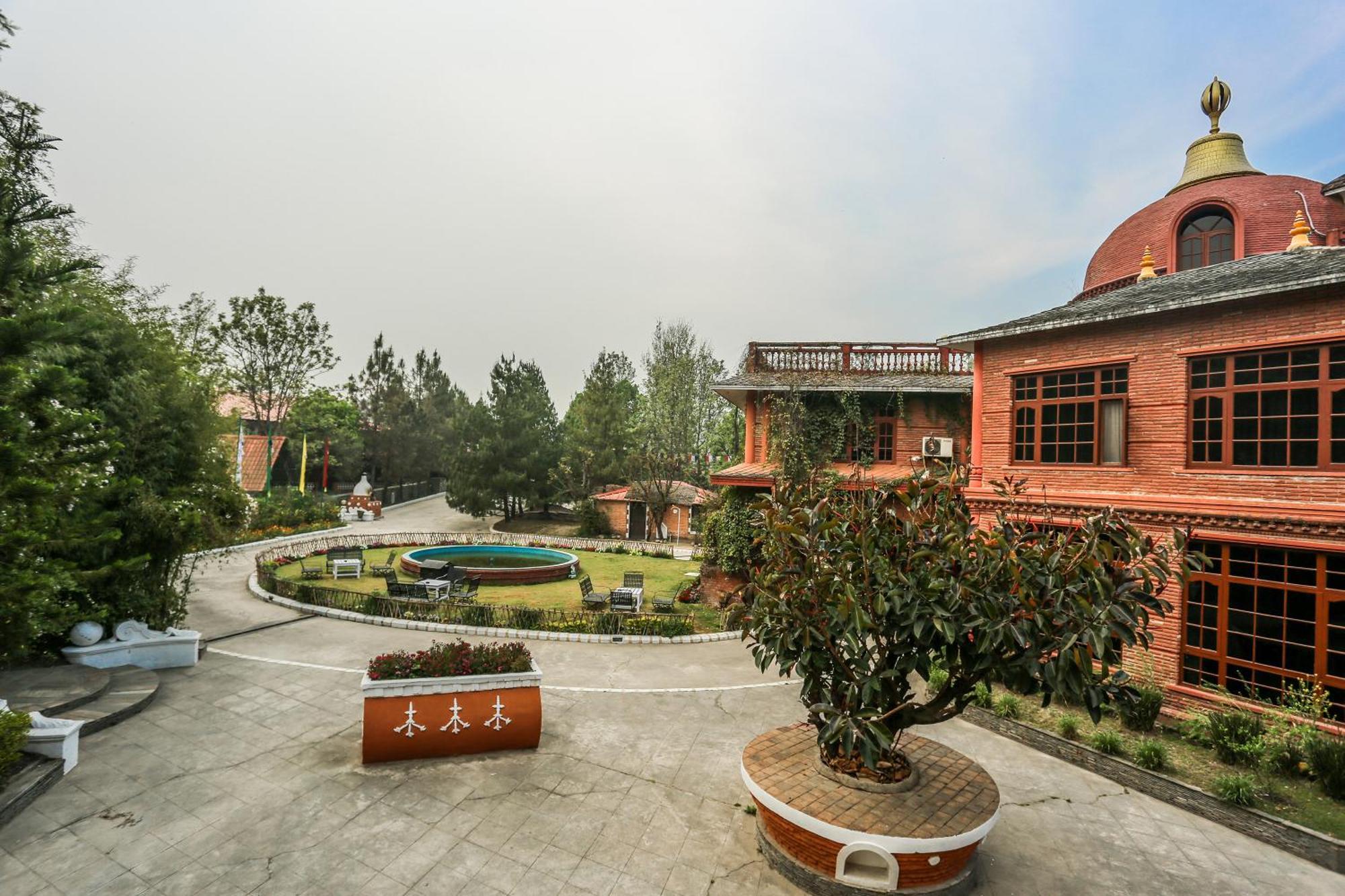 Grand Norling Hotel'S Resort Катманду Екстериор снимка