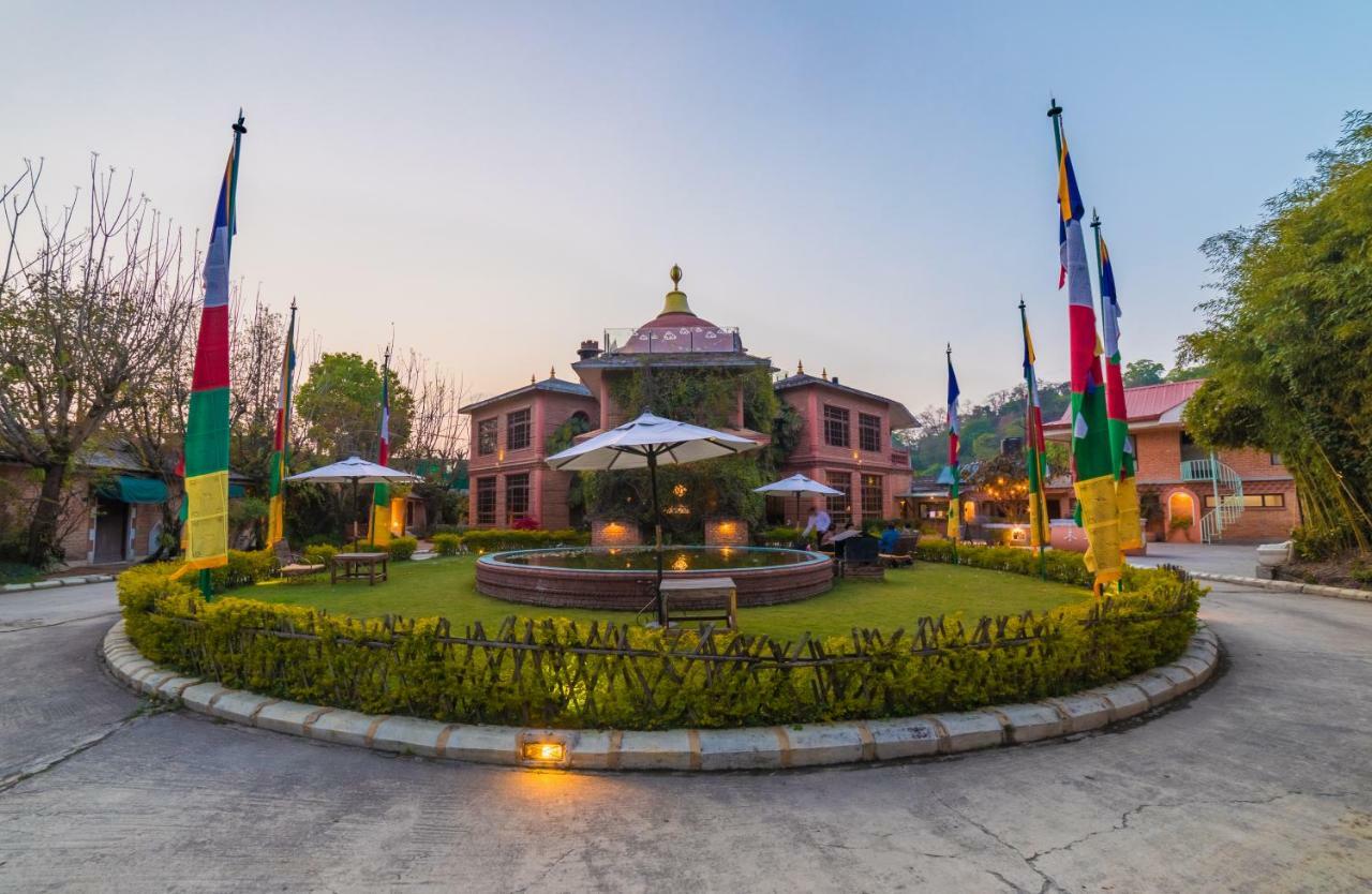 Grand Norling Hotel'S Resort Катманду Екстериор снимка